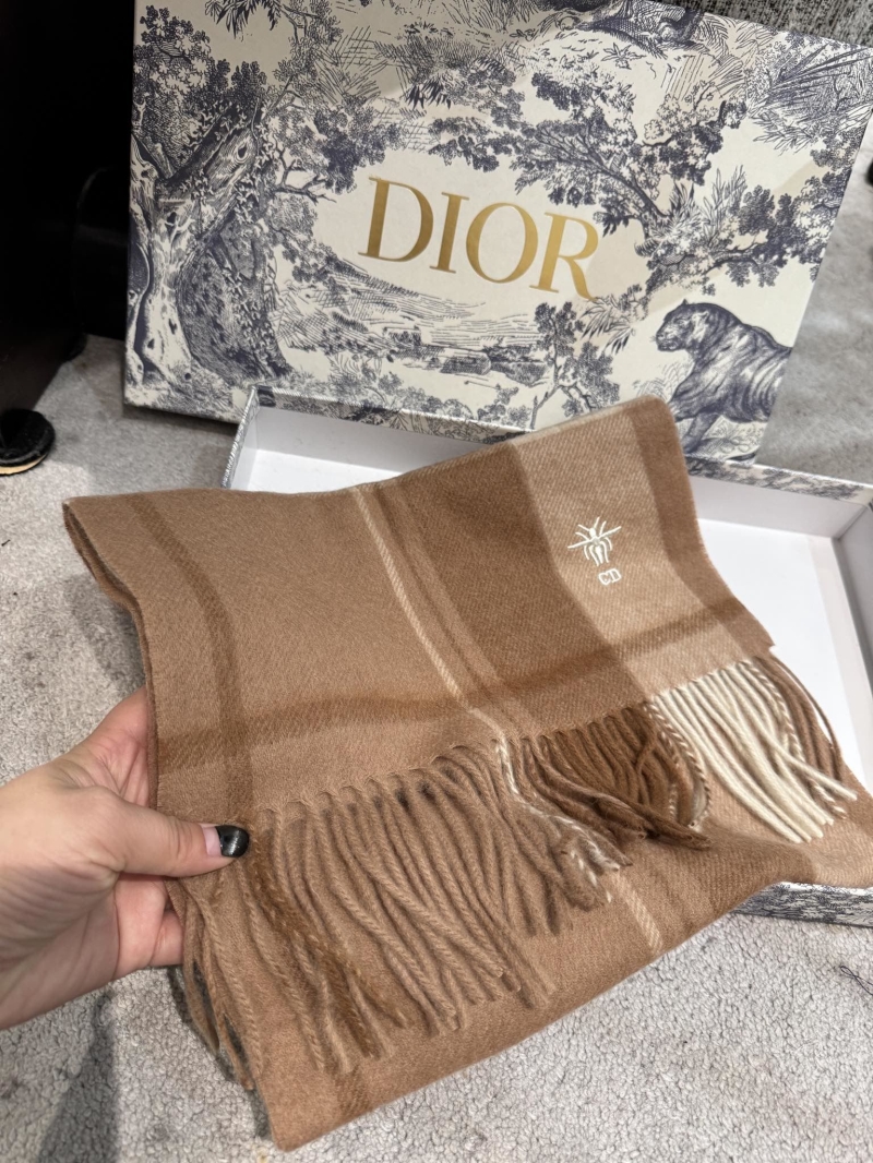 CHRISTIAN DIOR